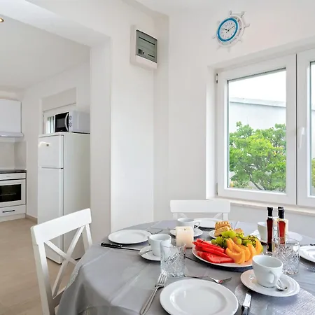 Vis Sea Lady Milna (Hvar)